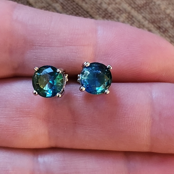 Jewelry - Elegant Teal Sapphire Studs 6mm Silver Earrings S925
